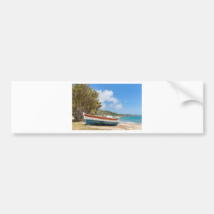 Adesivo Para Carro Barco colorido que encontra-se na praia grega