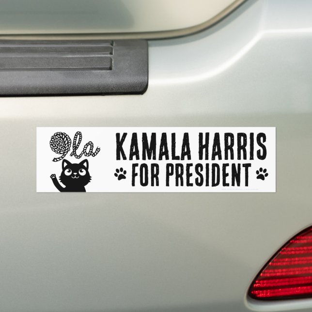 Adesivo Para Carro Kamala Harris Presidente 2024 Comma La Cat e Yarn (No carro)