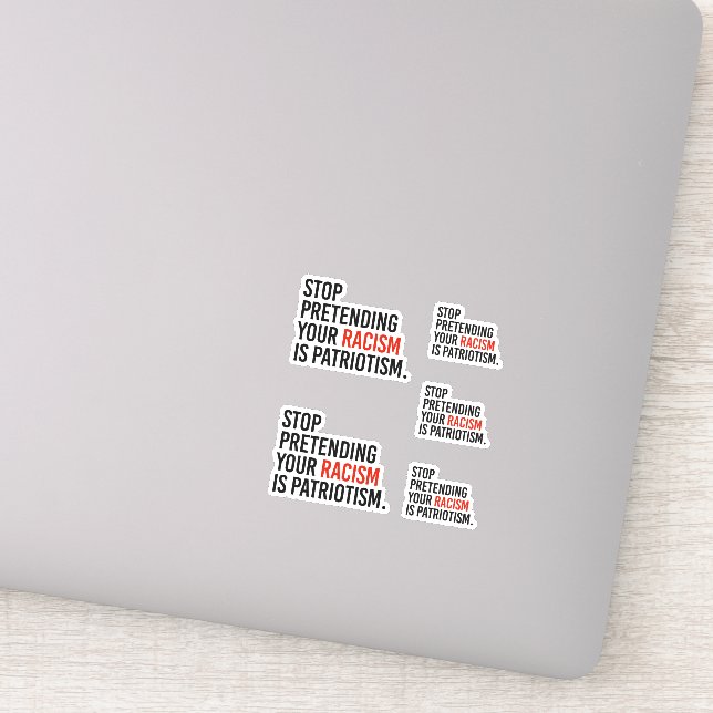 Adesivo Pare de fingir que seu racismo é patriotismo (Detalhe)