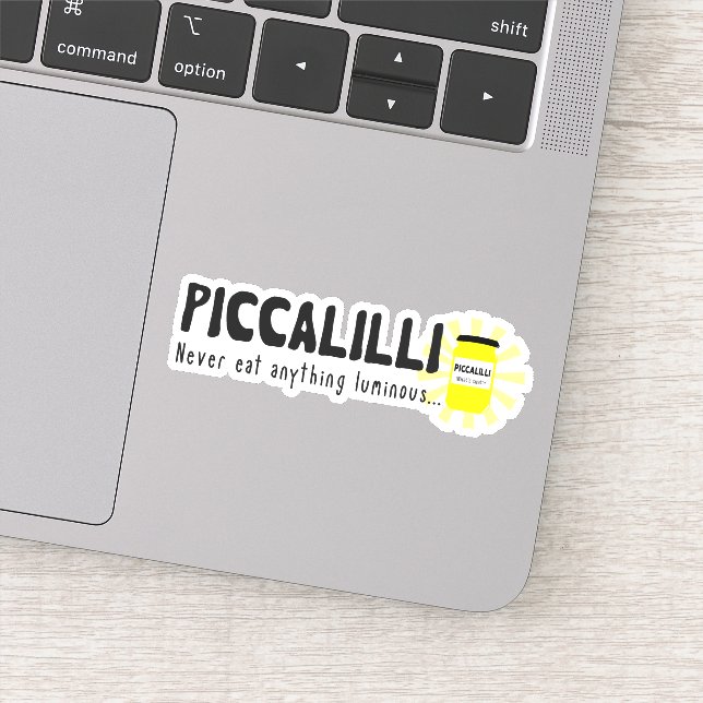 Adesivo Piccalilli Nunca Come Nada Engraçado Luminoso (Detalhe)