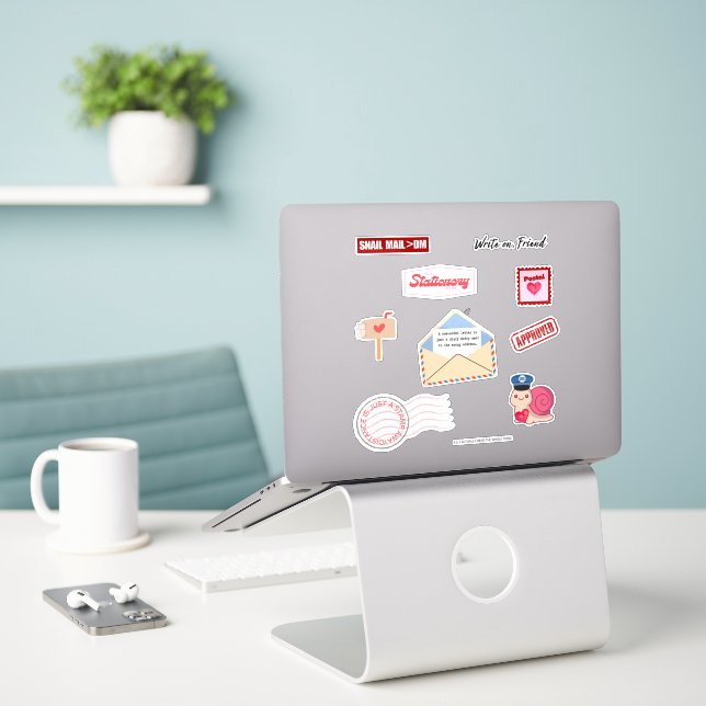 Adesivo Postal Love Pen Pal Vinyl Stickers (Laptop na mesa)