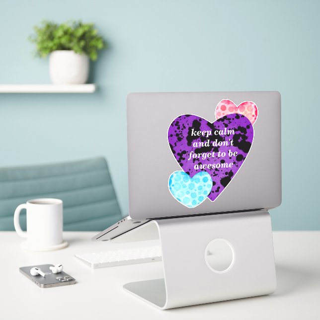 Adesivo purple hearts vibrant red love (Laptop na mesa)