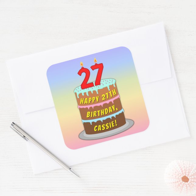 Adesivo Quadrado 27.º aniversário: Bolo e Velas Divertidas + Nome P (Envelope)