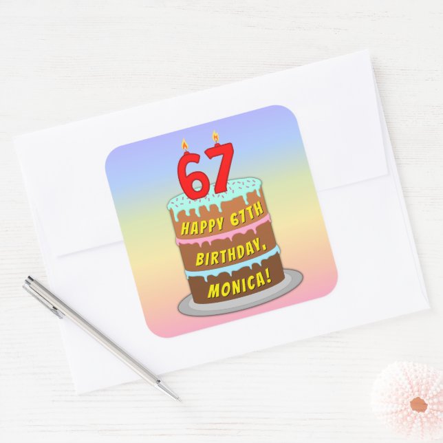 Adesivo Quadrado 67.º aniversário: Bolo e Velas Divertidas + Nome P (Envelope)