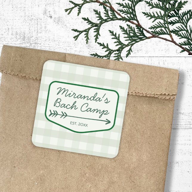 Adesivo Quadrado Acampamento de Bachelorette do Campo de Verão de G (Gingham Summer Camp Bachelorette Camping Square Sticker)
