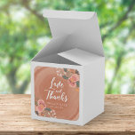 Adesivo Quadrado Amor e Obrigados de Casamento Floral Russo de Made<br><div class="desc">Este adesivo quadrado de Casamento rústico apresenta uma floral encantadora contra um padrão de madeira marrom e o mundo "Amor e Obrigados". Use-o para selar seus envelopes, favorecer bolsas ou decoração. Veja outros itens de casamento rústicos correspondentes, incluindo convites aqui http://www.zazzle.com/collections/brown_wood_rustic_floral_wedding_collection-119146535042869019?rf=238364477188679314 Personalize-o com seus detalhes substituindo o texto do marcador...</div>