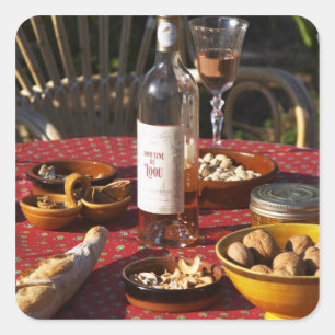 Adesivo Quadrado Aperitivo e aperitivos preparados: pão, azeitonas,