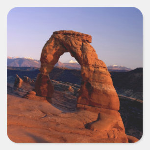 Adesivo Quadrado Arco Delicado ao Pôr do Sol com La coberto de neve