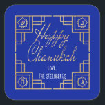 Adesivo Quadrado Art Deco Chanukkah Blue e Dourado Design<br><div class="desc">"Chanukah Happy/Dourado" Praça Stickers. Divirta-se usando esses adesivos como topos de bolo, etiquetas de presentes, fechos de malas de favor ou qualquer que seja a sua festa! A cor de fundo pode ser alterada selecionando uma cor diferente das amostras de cor. Personalize, excluindo texto e adicionando suas próprias palavras, usando...</div>