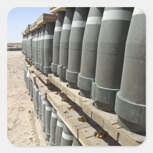 Adesivo Quadrado As linhas de munições são empilhadas e preparadas (Frente)