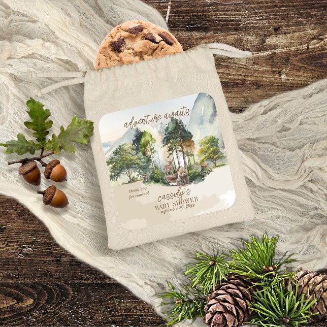 Adesivo Quadrado Aventura Russo Woodland Aguarda Chá de fraldas ("adventure awaits" with this rustic woodland bear and forest animals boy baby shower design.)