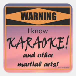 Adesivo Quadrado Aviso! Eu conheço KARAOKE! E Outras Artes Marciais
