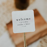 Adesivo Quadrado Bag de Boas-vindas exclusivamente do Casamento Rus<br><div class="desc">Este único adesivo rústico e neutro de boas-vindas da Coleção Emelia é perfeito para um casamento minimalista. O design preto e branco apresenta uma tipografia moderna, não adorada, do boho, com um estilo minimalista único. Personalize esses adesivos com a localização do seu casamento, seus nomes e a data do casamento....</div>