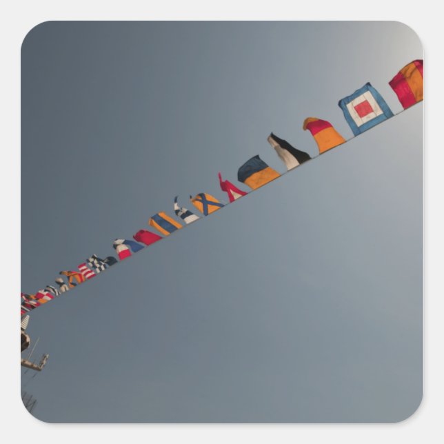 Adesivo Quadrado Bandeiras voam sobre o convés do USS Iwo Jima (Frente)