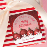 Adesivo Quadrado Banho de Férias de Comida Homemade para enfeites d<br><div class="desc">Crie autocolantes para etiquetar seus produtos caseiros de Natal,  biscoitos,  doces,  doces,  doces,  favoritos para festas e mais com ornamentos vermelhos de brilho e flocos de neve com sua mensagem em caracteres quicos.</div>