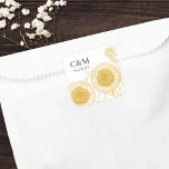 Adesivo Quadrado Belo Casamento de Outono Amarelo Amarelo Amarelo<br><div class="desc">Este belo adesivo de favoritos de casamento inspirado no outono apresenta um florescente de girassol amarelo solteiro. Esta elegante design é uma escolha fabulosa para um casamento russo,  mas elegante,  de verão/outono. Consulte a coleção para coordenar itens!</div>