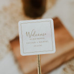 Adesivo Quadrado Boas-vindas ao casamento Dourado minimalista<br><div class="desc">Estes adesivos minimalistas de boas-vindas são perfeitos para um casamento simples. A design romântica moderna apresenta ouro clássico e tipografia branca emparelhada com uma caligrafia rústica, mas elegante, com estilo voltado para a mão. Personalizável em qualquer cor. Mantenha o design simples e elegante, como está, ou personalize-o adicionando seus próprios...</div>