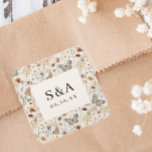 Adesivo Quadrado Boho Floral Wedding<br><div class="desc">Boho Floral Wedding Square Sticker. Elegante e romântico, esta bela paleta colorida de bronzeado, marrom, ferrugem, terracota e laranja queimada é o tema de tendências para os casamentos deste ano. A relva seca russa, lindas flores, borboletas bonitinhas, e flores silvestres vintage são detalhes espantosos para o seu casamento boho-chic moderno....</div>