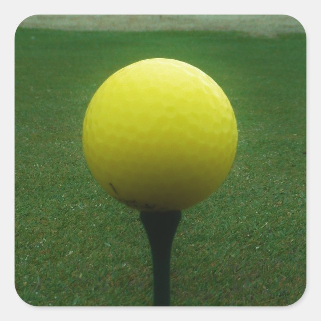Adesivo Quadrado Bola de Golfe Amarelo no campo de golfe da montanh (Frente)