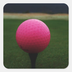 Adesivo Quadrado Bola de Golfe Rosa em campo de golfe na montanha