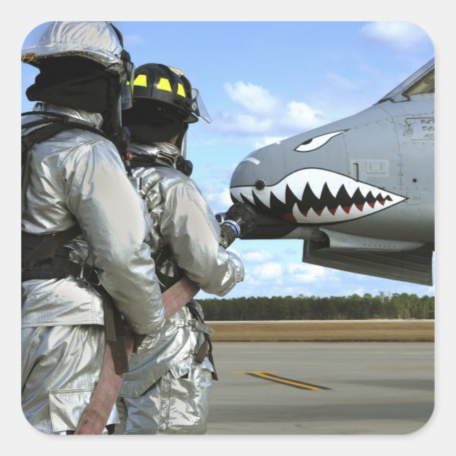 Adesivo Quadrado Bombeiros implantam uma mangueira de incêndio dura (Frente)