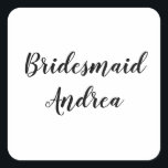Adesivo Quadrado Bridesmaid de Casamento 2023 Nome Personalizado Si<br><div class="desc">Um adesivo simples e legal da madrinha em fundo preto e branco com modelo de texto para nome personalizado. Você pode mudar os textos,  e mudar as cores também!</div>