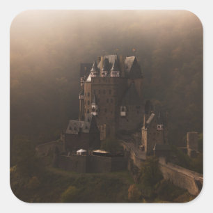 Adesivo Quadrado Burg Eltz castelo no nevoeiro da manhã