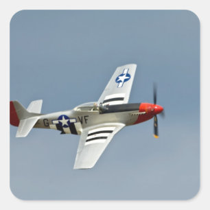 Adesivo Quadrado Caça P-51D Mustang com marcações do Dia D voando