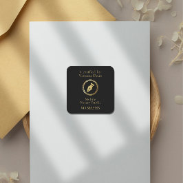 Adesivo Quadrado Caneta Notícia Moderna Preta e Dourada Certificada