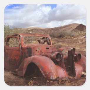 Adesivo Quadrado Carro velho que oxida na paisagem do deserto
