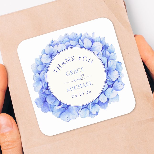 Adesivo Quadrado Casamento com Flores Elegante Blue Hydrangea Obrig (Chic hydrangea wedding favor sticker with customizable text – a stylish way to thank your guests.)