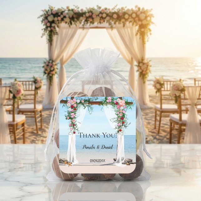 Adesivo Quadrado Casamento com Rosas de praia, obrigado Sticker (Wedding Thank you sticker with a festive arbor with roses at the beach.)