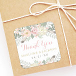 Adesivo Quadrado Casamento de Boho Floral Rosa e Dourado, Obrigado<br><div class="desc">Cartazes de favorito de casamento estilo Boho Obrigado em roteiro com um monograma que pode ser personalizado, enquadrado com flores românticas de primavera, folhas botânicas e sotaques de penas de pássaros rústicos. O esquema de cor suave inclui tons de rosa, pêssego, creme, verde, cinza e ouro. Perfeito para um evento...</div>