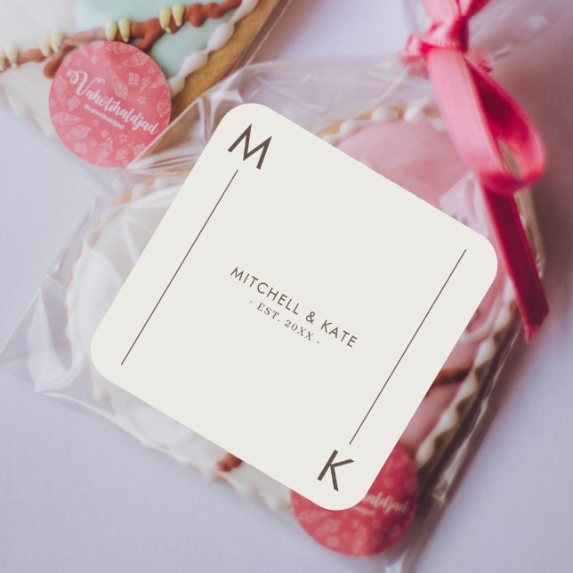 Adesivo Quadrado Casamento de Monograma Simples de Linha Bige Brown (Beige Brown Simple Line Monogram Wedding Square Sticker)