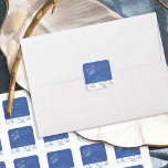 Adesivo Quadrado Casamento Floral de Chinoiserie Blue Elegant<br><div class="desc">Etiquetas de casamento de chinoiserie personalizadas com design botânico elegante azul e branco. Perfeito para selos de envelope e embalagem favorável. Flórida delicada e romântica, com ramos de rosas e aves da natureza e uma paleta colorida em tons de azul inspirada pela galeria russa francesa, porcelana chic chinoiserie, cerâmica delta,...</div>