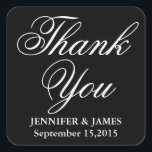 Adesivo Quadrado Casamento Obrigado A Vinheta Preta e Branca<br><div class="desc">Casamento Obrigado Black and White Script Sticker.Personalize e personalize adicionando o nome da noiva e do noivo e a data do casamento.</div>