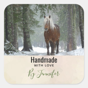 Adesivo Quadrado Cavalo marrom em uma floresta de inverno