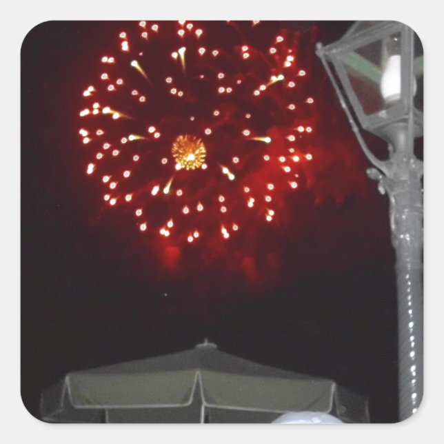Adesivo Quadrado Celebração do Red Fireworks com Imagem Lamppost (Frente)