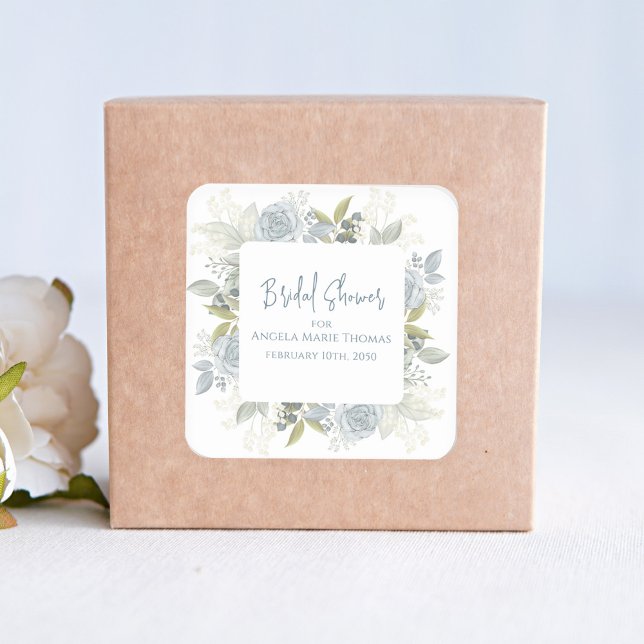 Adesivo Quadrado Chá de Noiva Elegante Floral com Rosas Azul Poeira (Bridal shower square sticker with beautiful blue floral roses and greenery. )