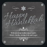 Adesivo Quadrado Chalkboard Faux Silver Glitter Hanukkah<br><div class="desc">Um quadro de reflexão mostra as palavras "Feliz Chanucá" que é traduzido em um efeito brilhante. Uma estrela reluzente de David pontua o topo da design. Os Dreidels são adicionados como sotaques, juntamente com ornamentos curvados para enquadrar sua mensagem especial. A maneira perfeita de fazer a celebração de Chanucá brilhar!...</div>