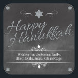 Adesivo Quadrado Chalkboard Faux Silver Glitter Hanukkah<br><div class="desc">Um quadro de reflexão mostra as palavras "Feliz Chanucá" que é traduzido em um efeito brilhante. Uma estrela reluzente de David pontua o topo da design. Os Dreidels são adicionados como sotaques, juntamente com ornamentos curvados para enquadrar sua mensagem especial. A maneira perfeita de fazer a celebração de Chanucá brilhar!...</div>
