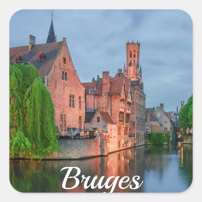 Adesivo Quadrado Cidade antiga e torre de Belfry à noite em Bruges (Frente)