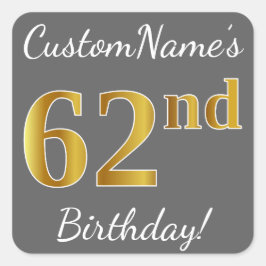 Adesivo Quadrado Cinzas, Faux Dourado 62º Aniversário + Nome Person