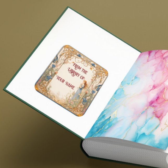 Adesivo Quadrado Conto de Fairytalhe para seu Filho (A bookplate depicting a fairytale princess is shown inside a book cover)