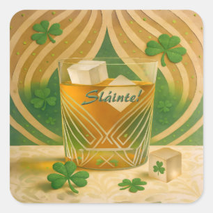 Adesivo Quadrado Copo de Uísque Irlandês Shamrocks "Sláinte!"