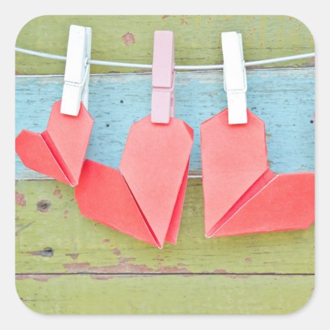 Adesivo Quadrado Coração De Papel Prendendo Na Linha De Tela (Frente)