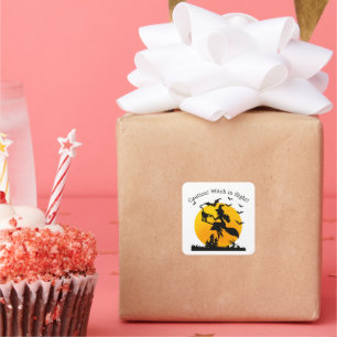 Adesivo Quadrado Cuidado! Bruxa em Voo