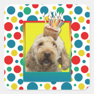 Adesivo Quadrado Cupcake de aniversário - GoldenDoodle