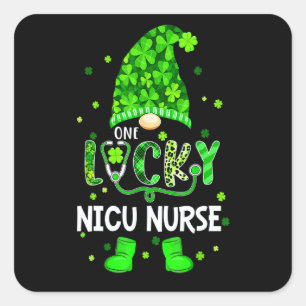 Adesivo Quadrado Cute Gnome Shamrock Uma Enfermeira Nicu Sortuda St