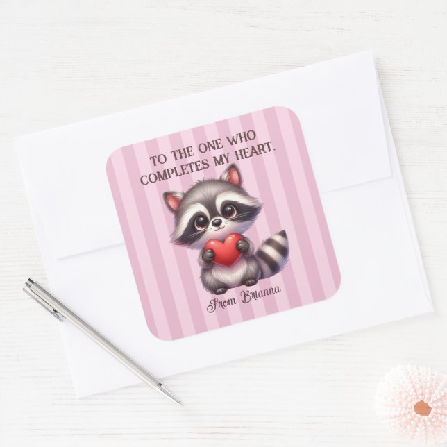 Adesivo Quadrado Cute Raccoon Segurando Coração (Envelope)